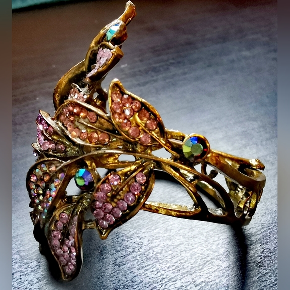 Rhinestone Floral Motif Hinged Cuff Bracelet - Picture 5 of 6